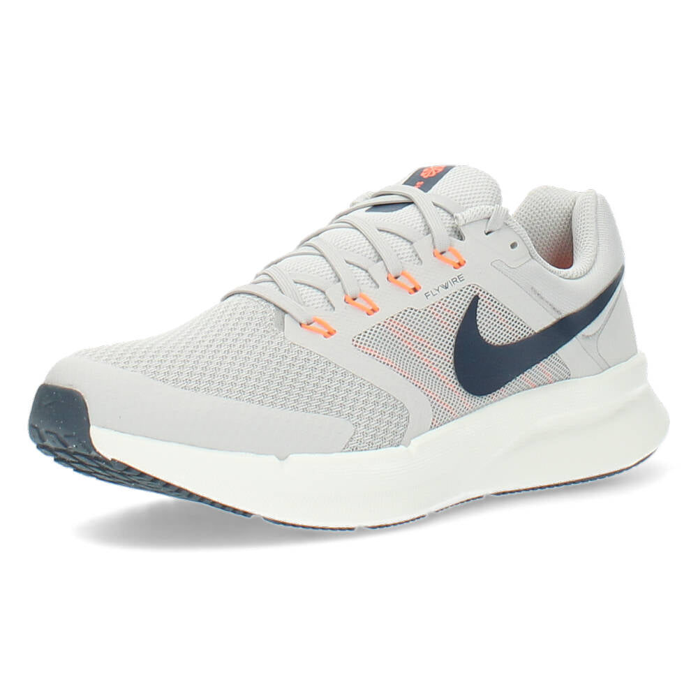 Grijze sportschoenen