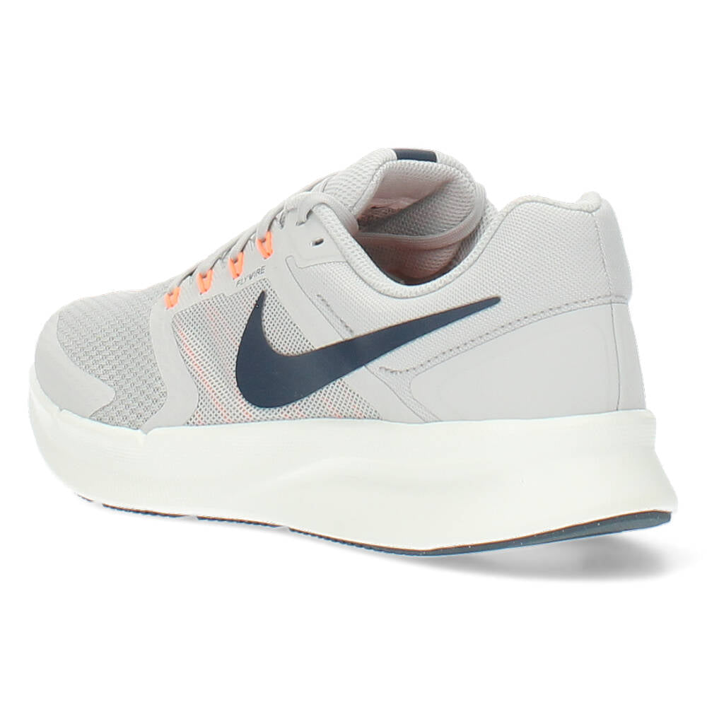 Grijze sportschoenen