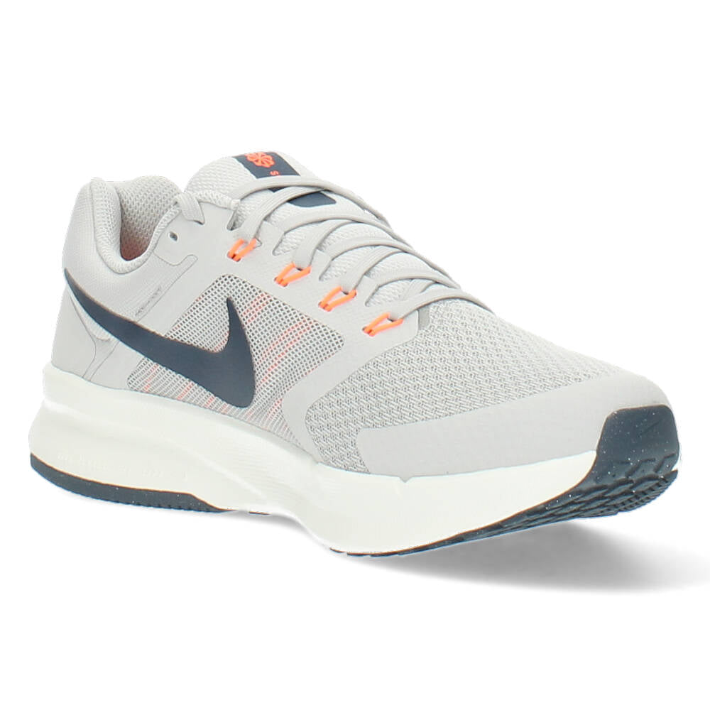 Grijze sportschoenen