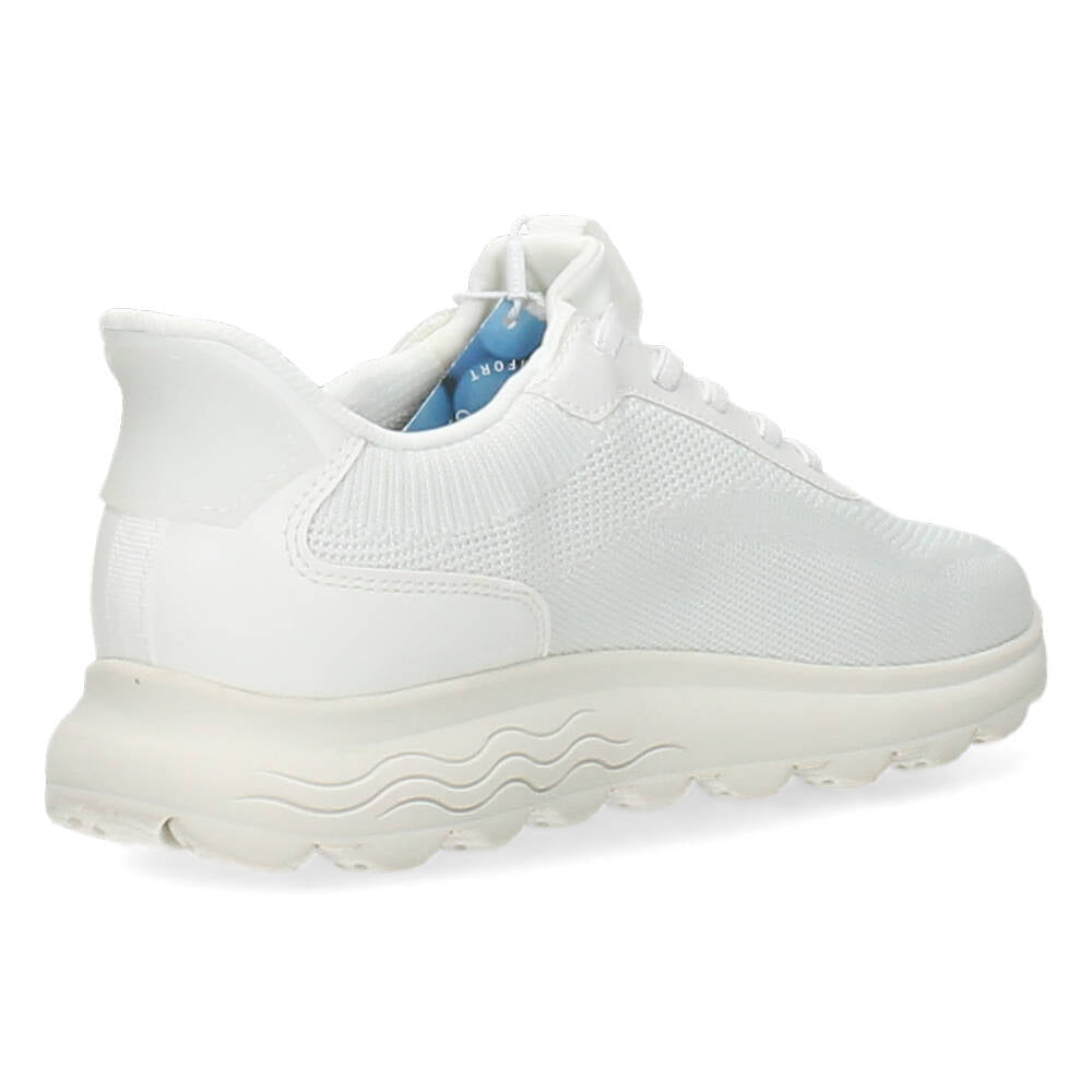 Witte sneakers