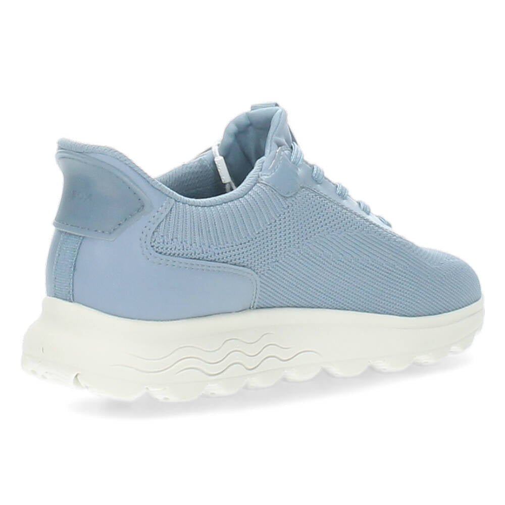 Lichtblauwe sneakers