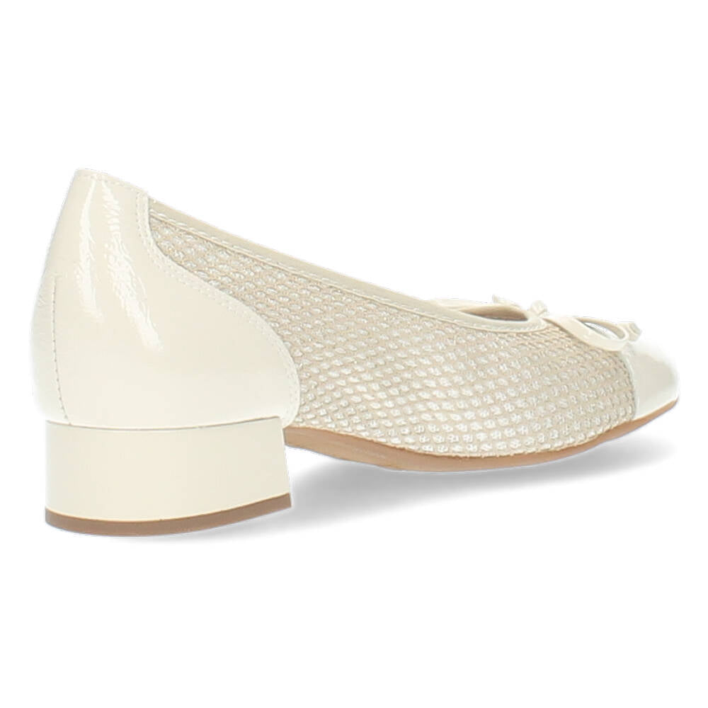 Ecru pumps