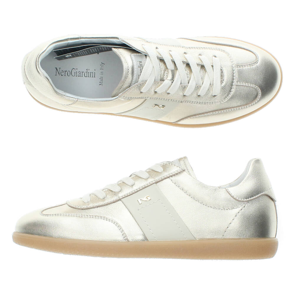 Gouden sneakers