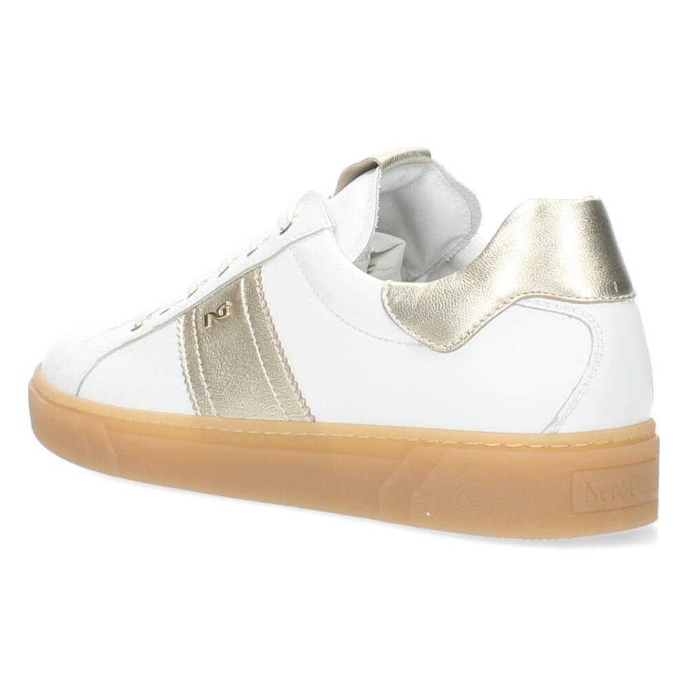 Witte sneakers