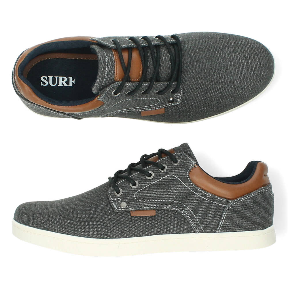 Jeans zwarte sneakers