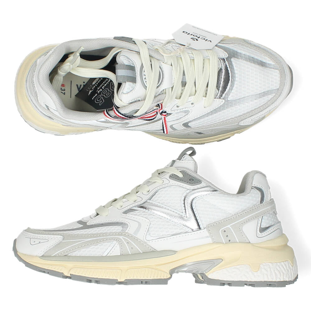 Witte sneakers
