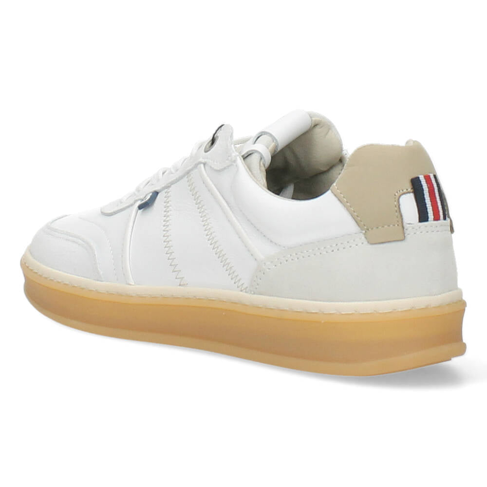 Witte sneakers