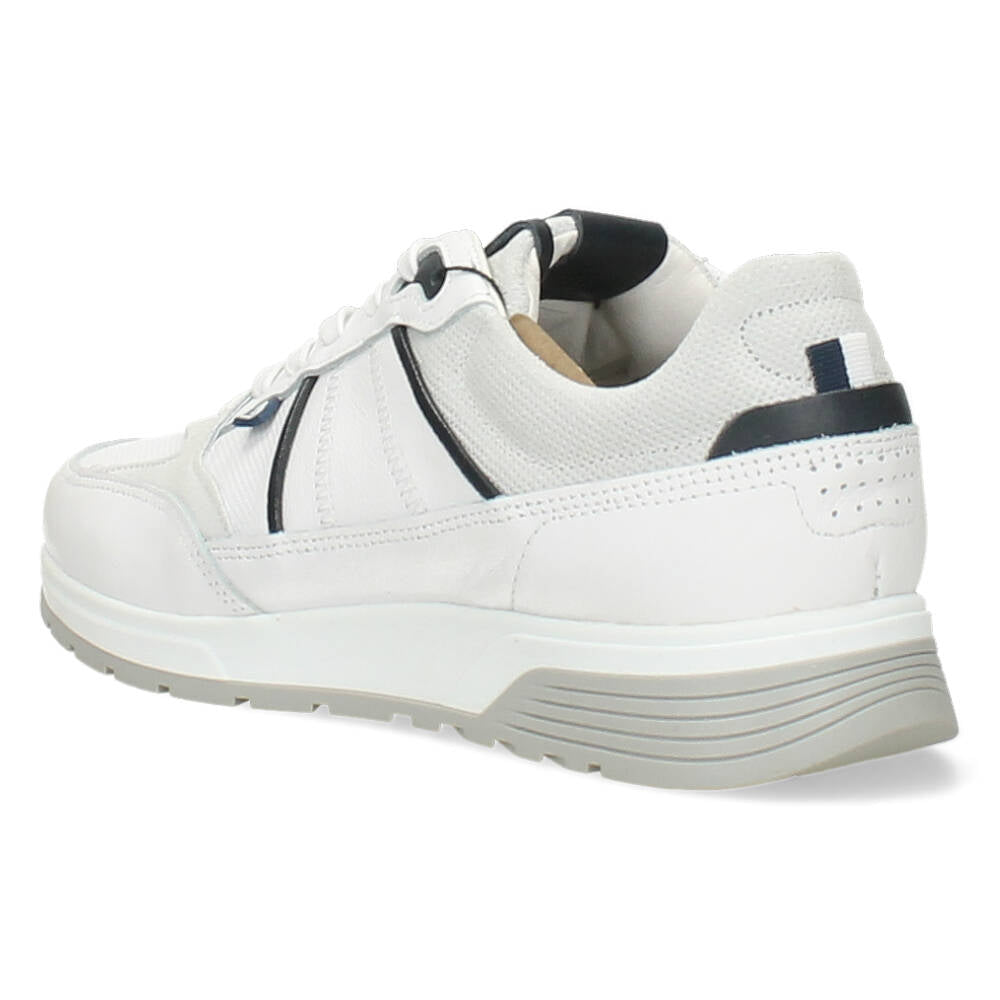 Witte sneakers