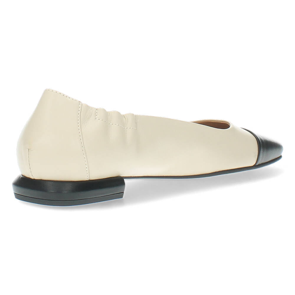Beige ballerina's
