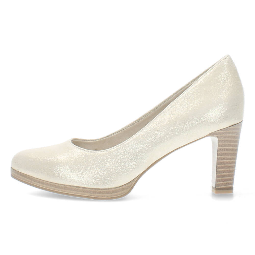Champagne pumps
