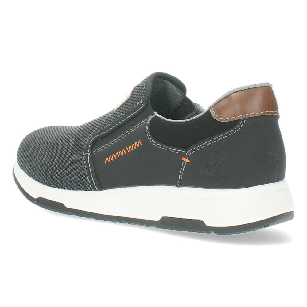 Zwarte slip-ons