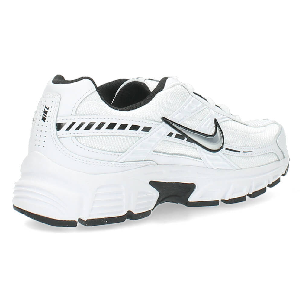 Witte sportschoenen