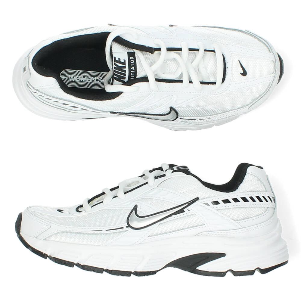 Witte sportschoenen