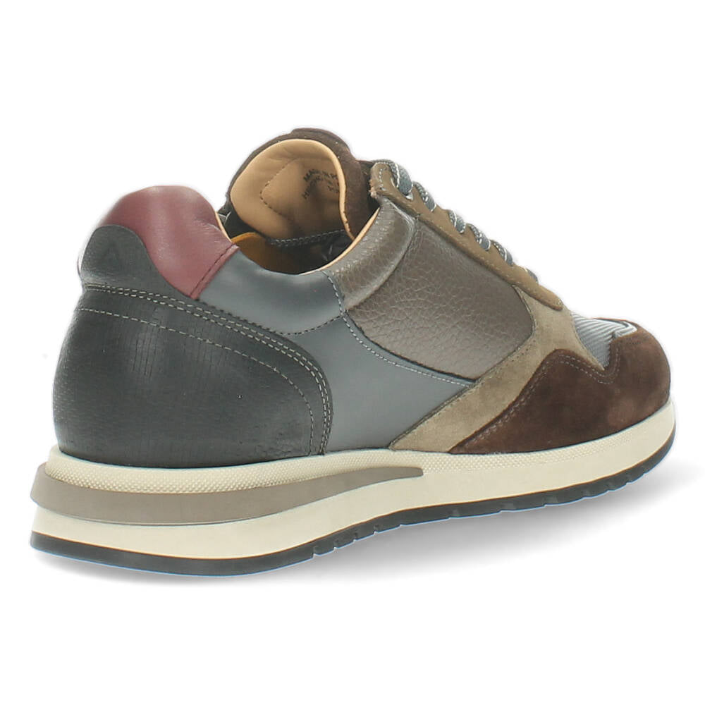 Bruine sneakers
