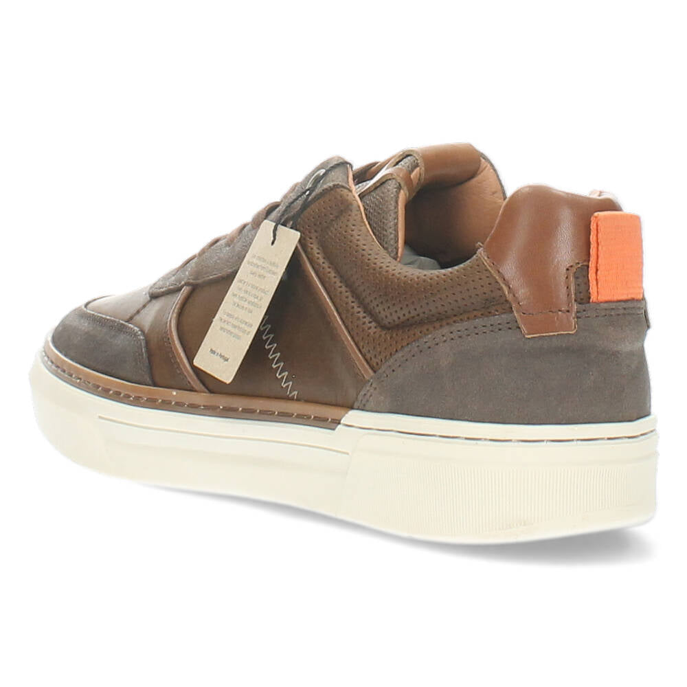 Cognac sneakers