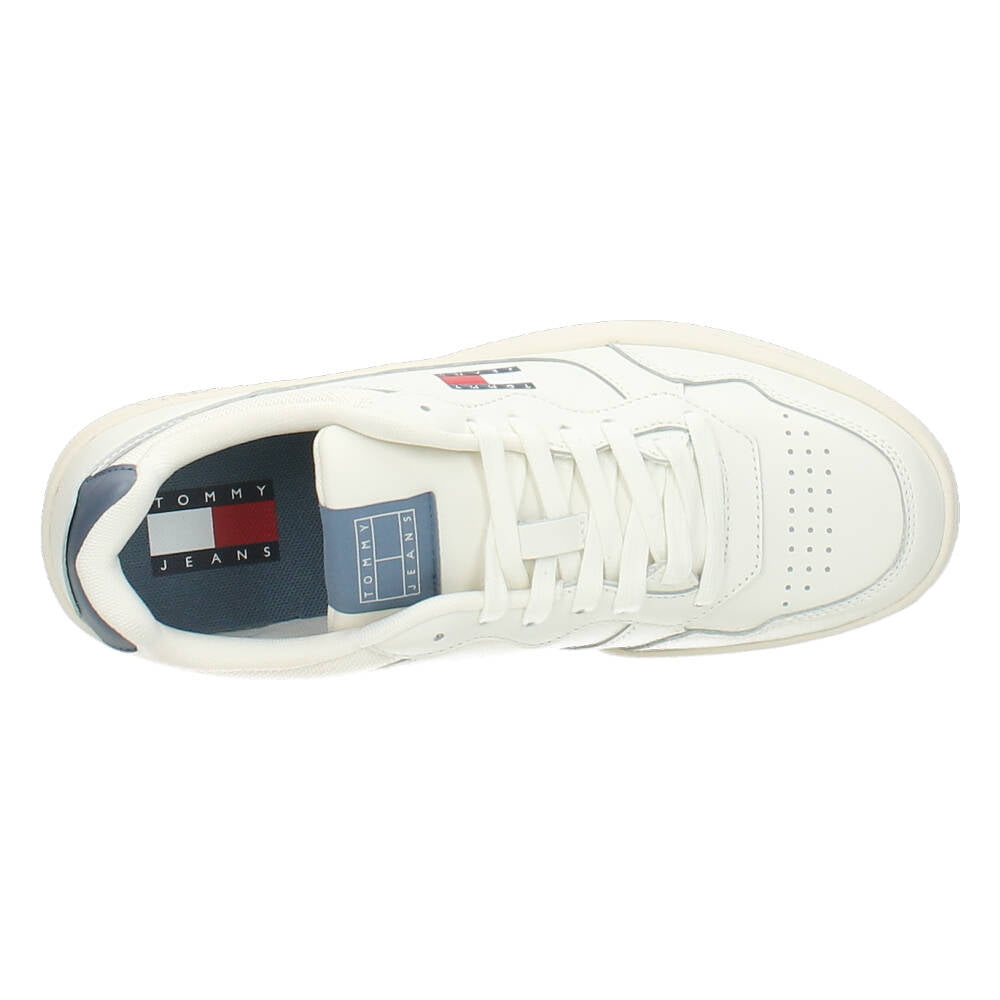 Witte sneakers