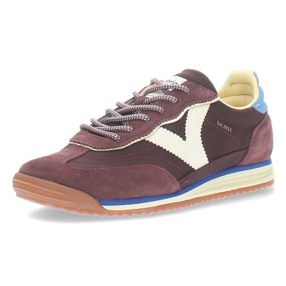 Bordeaux sneakers