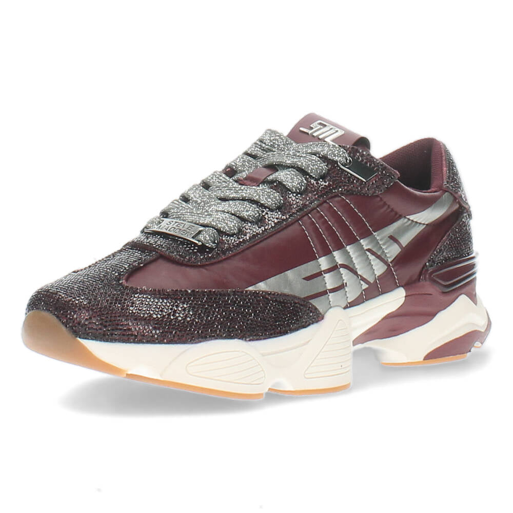 Bordeaux sneakers
