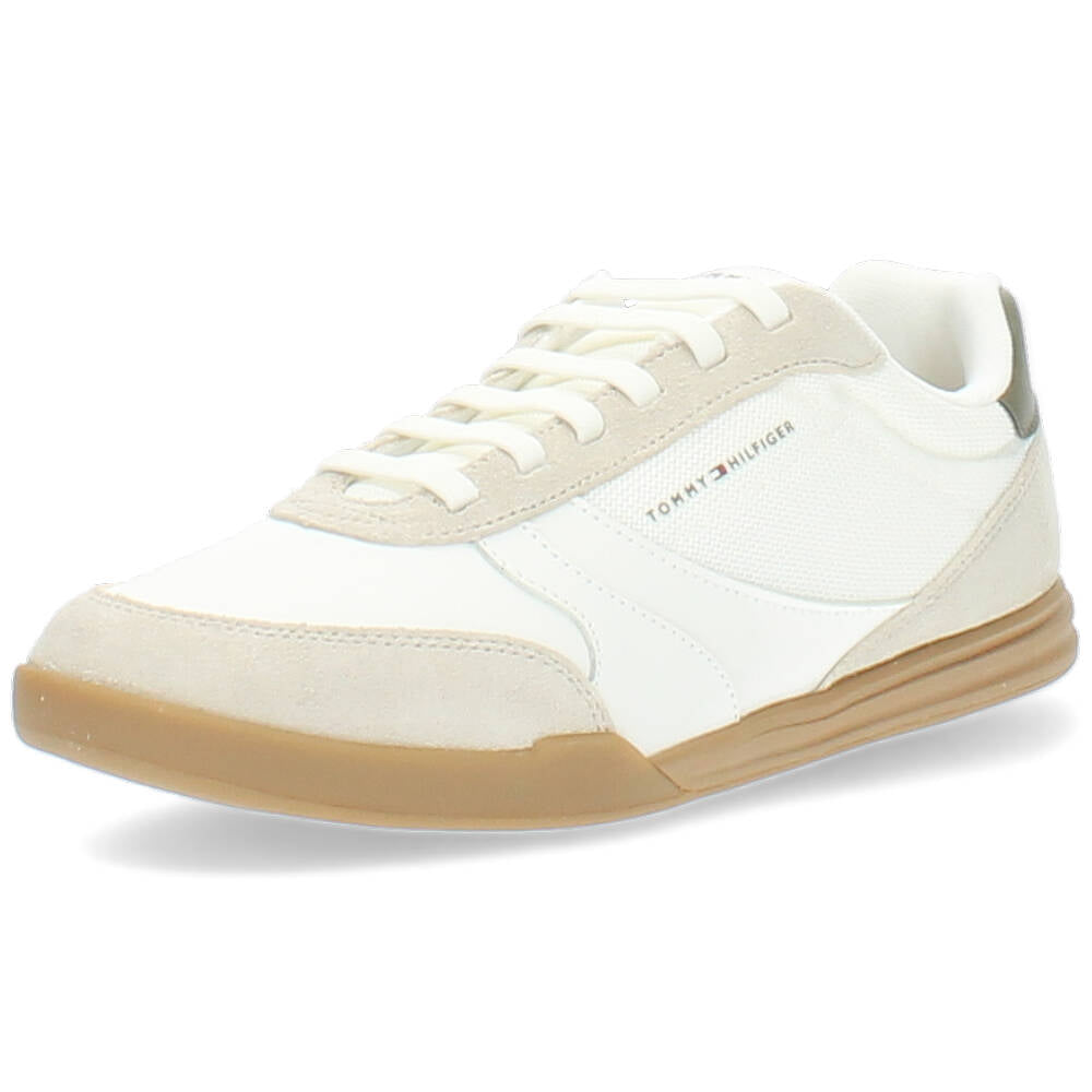beige sneaker