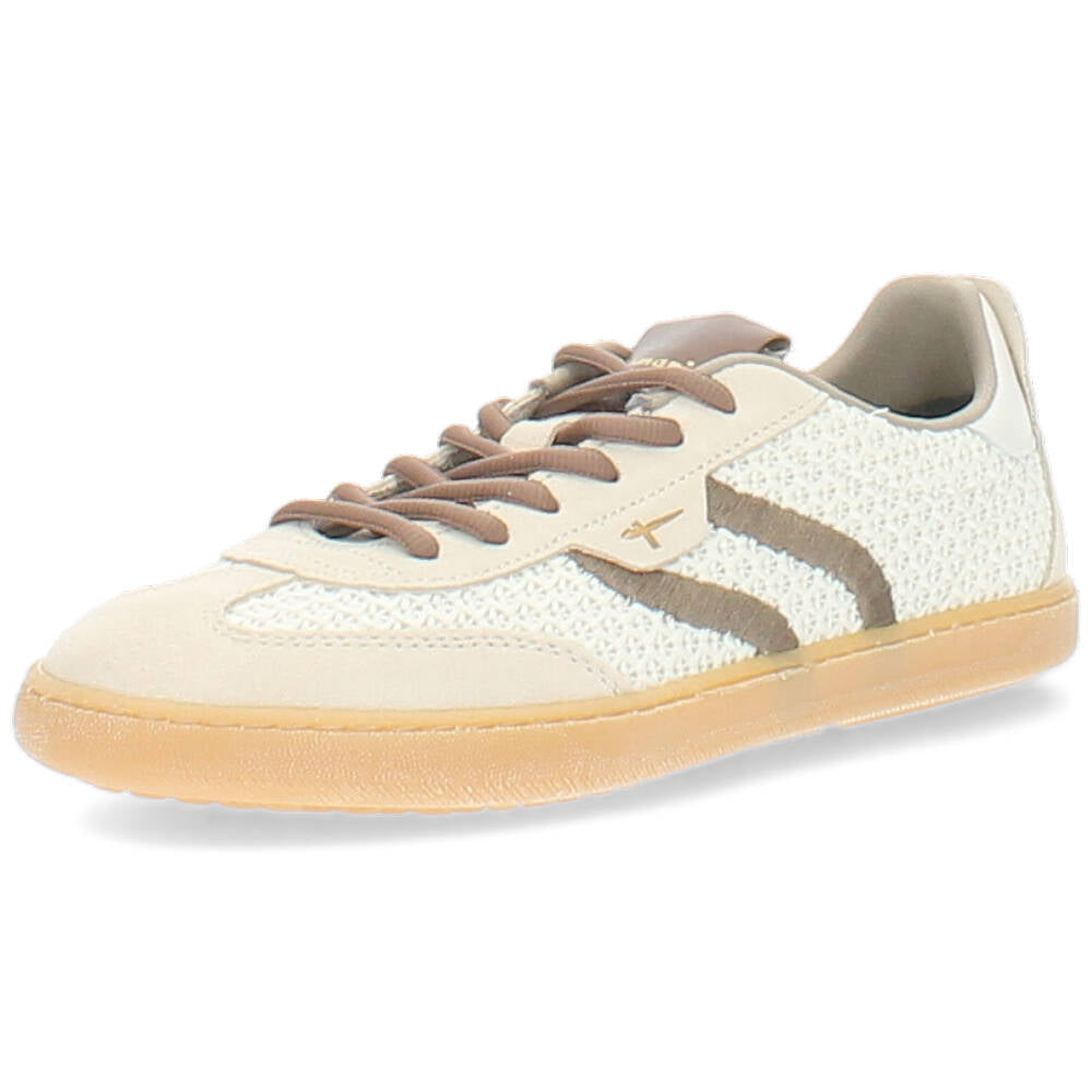 beige sneaker
