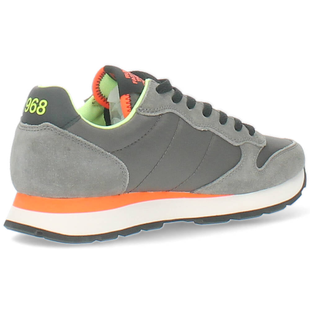 grijze sneaker