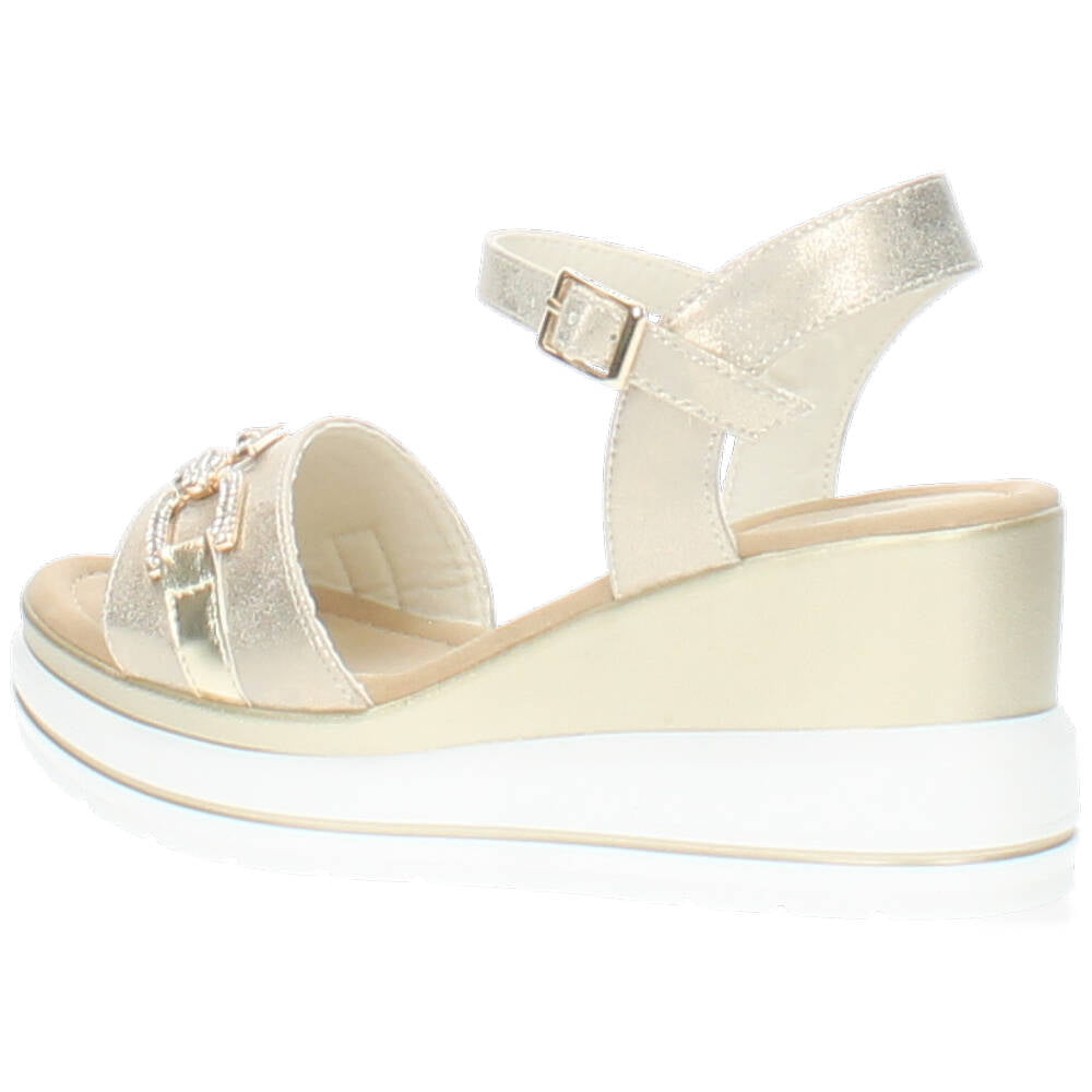 beige sandaal op sleehak