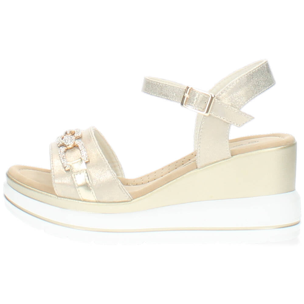 beige sandaal op sleehak