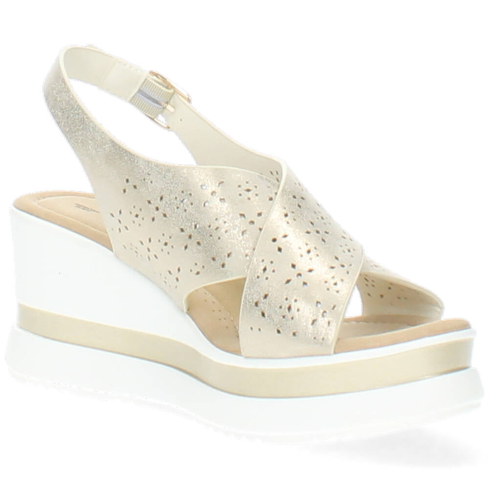 beige sandaal met sleehak