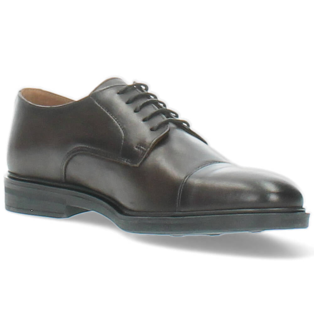 bruine geklede schoen