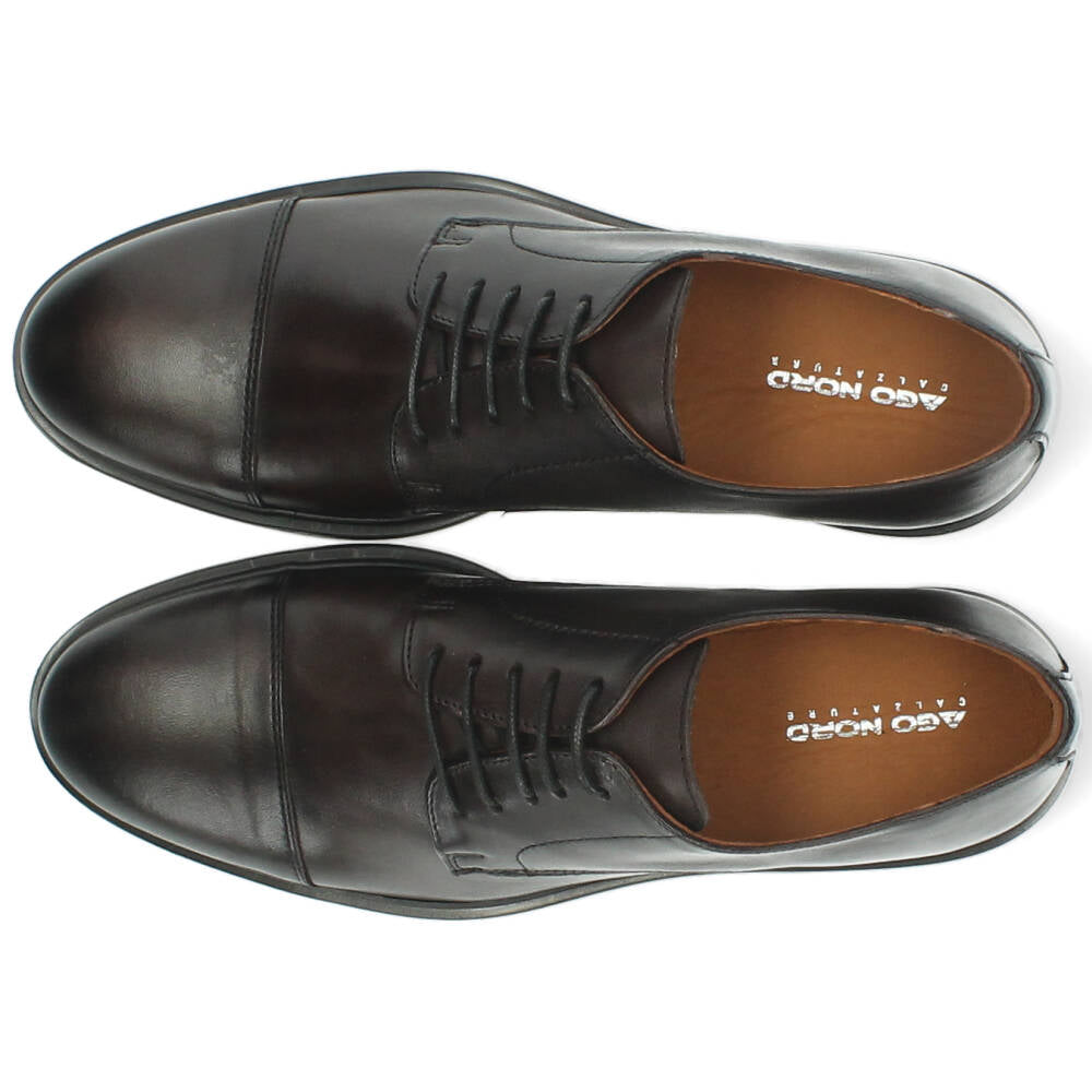 bruine geklede schoen