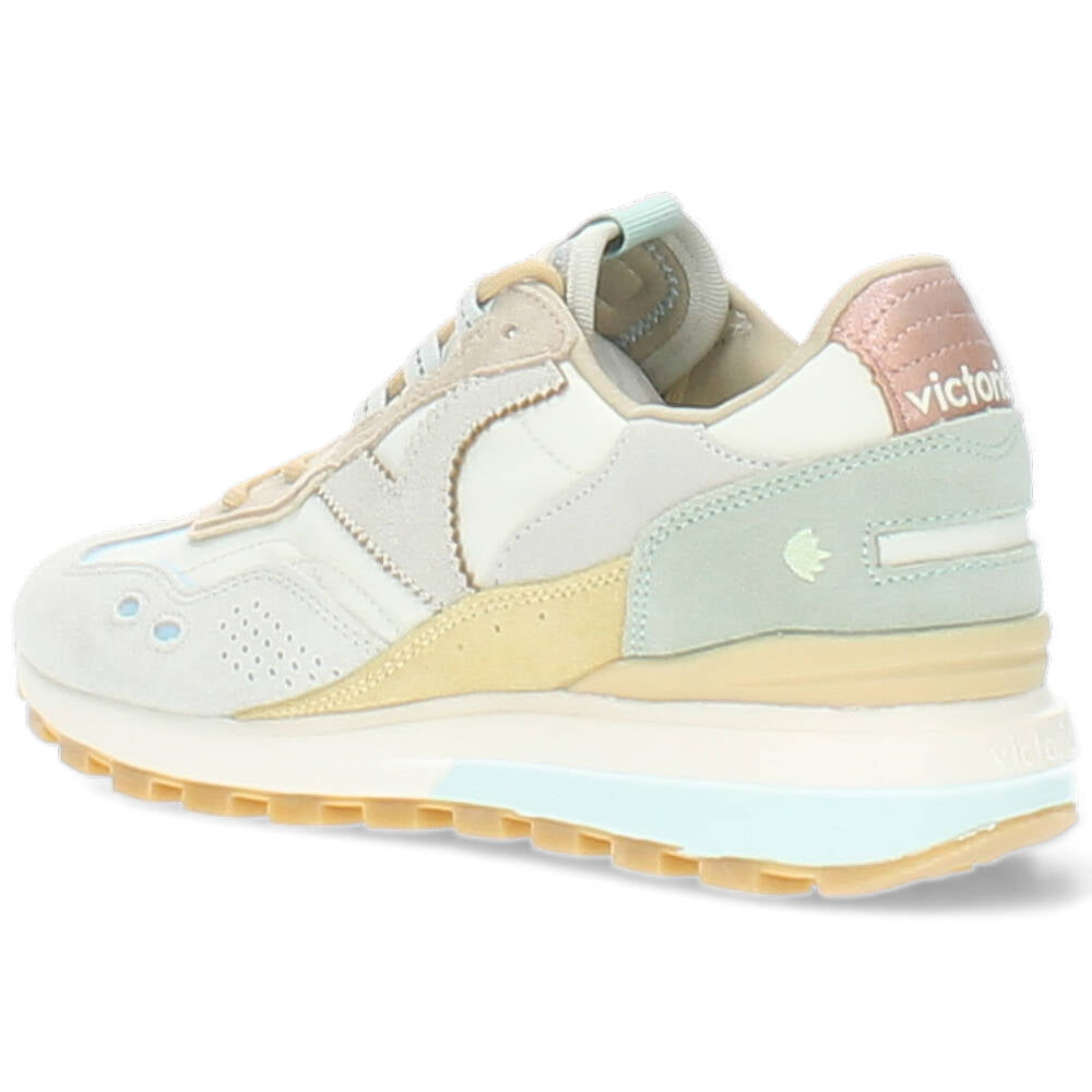 beige sneaker