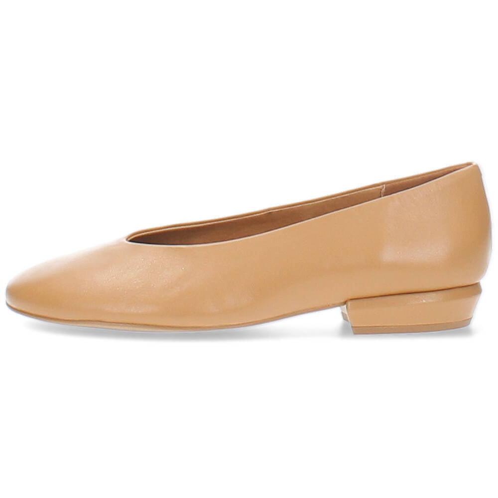 beige ballerina