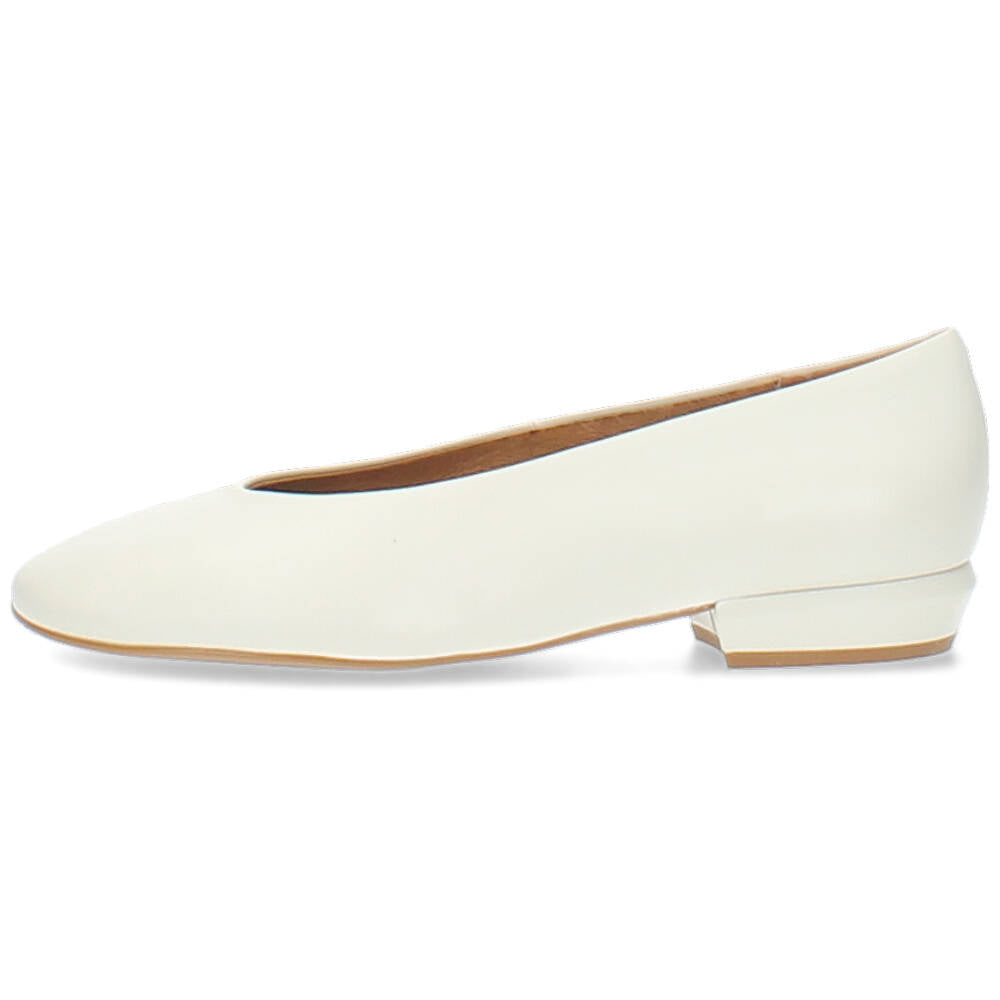 ecru ballerina