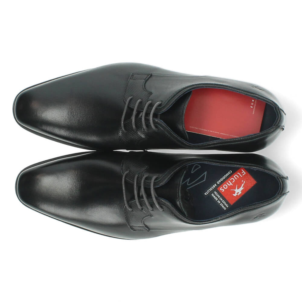 zwarte geklede schoen