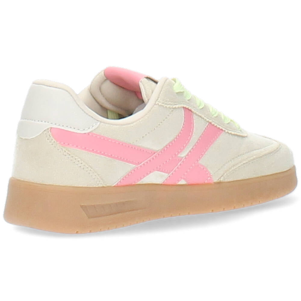 beige sneaker