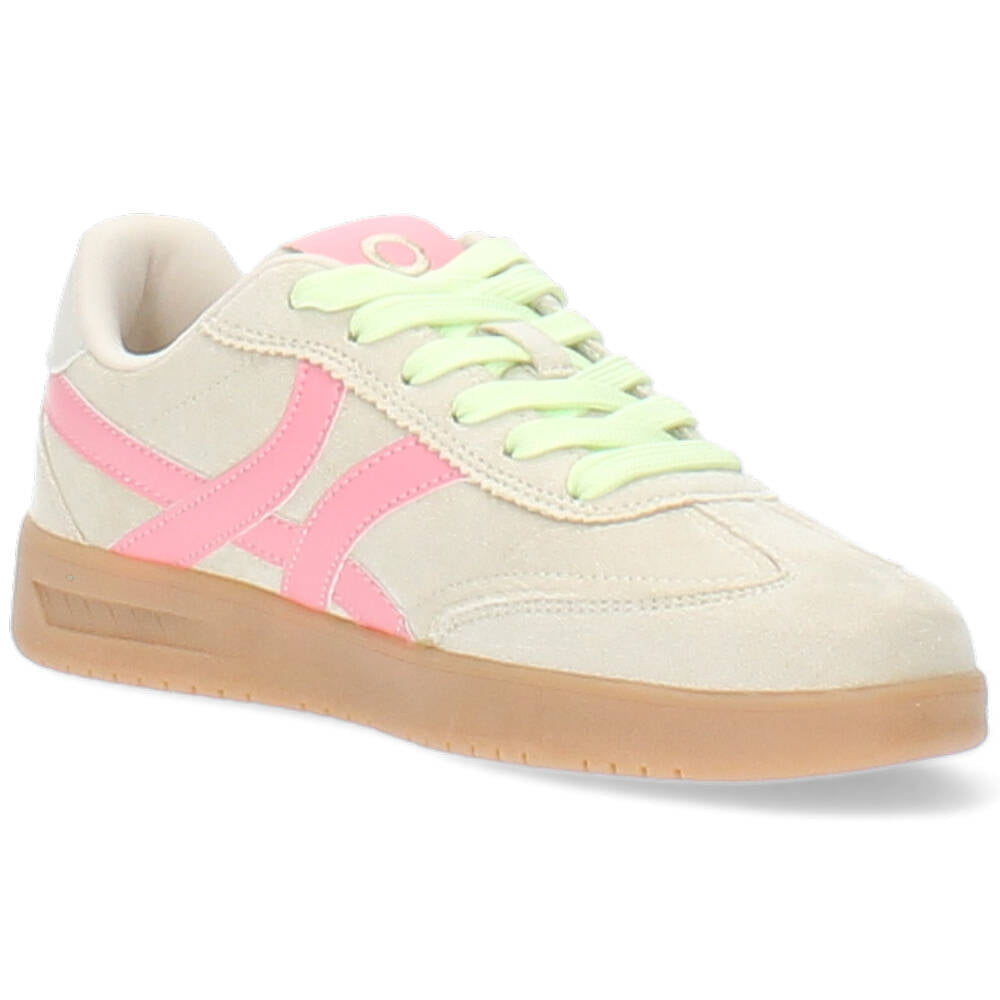 beige sneaker