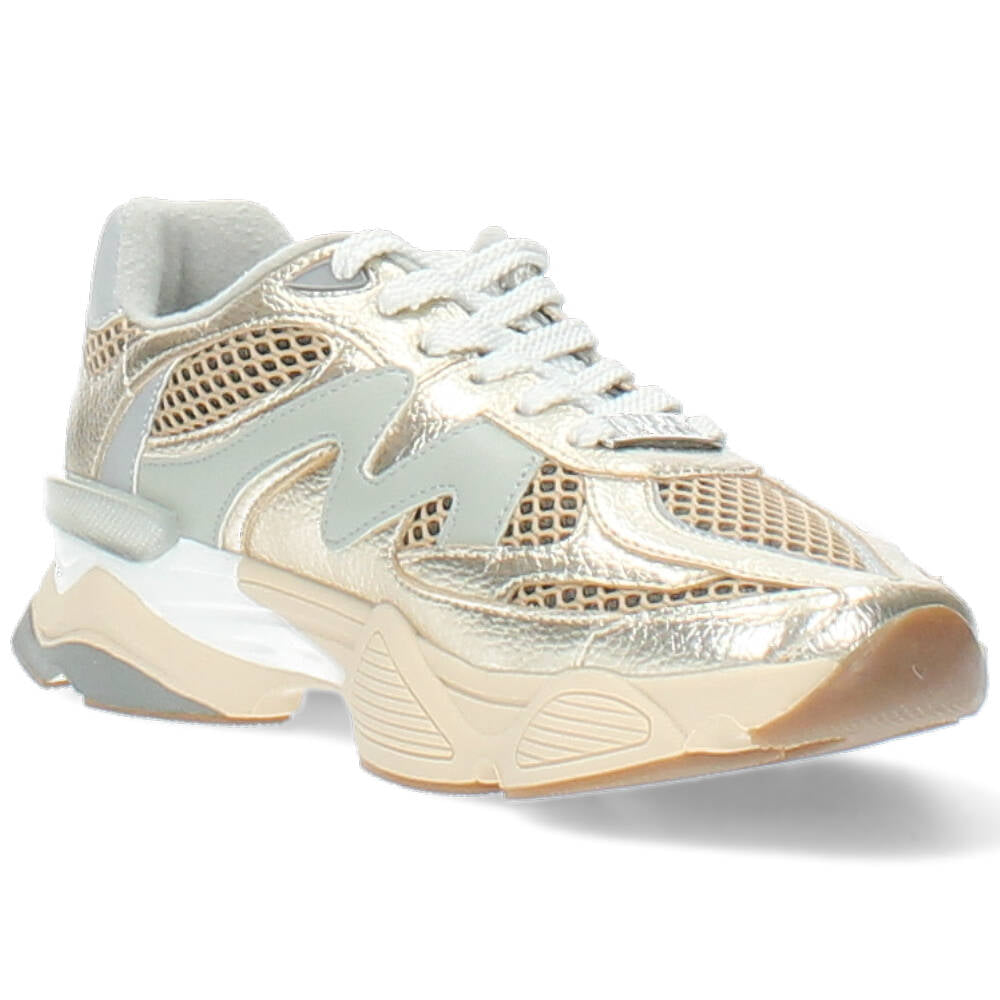 gouden sneaker