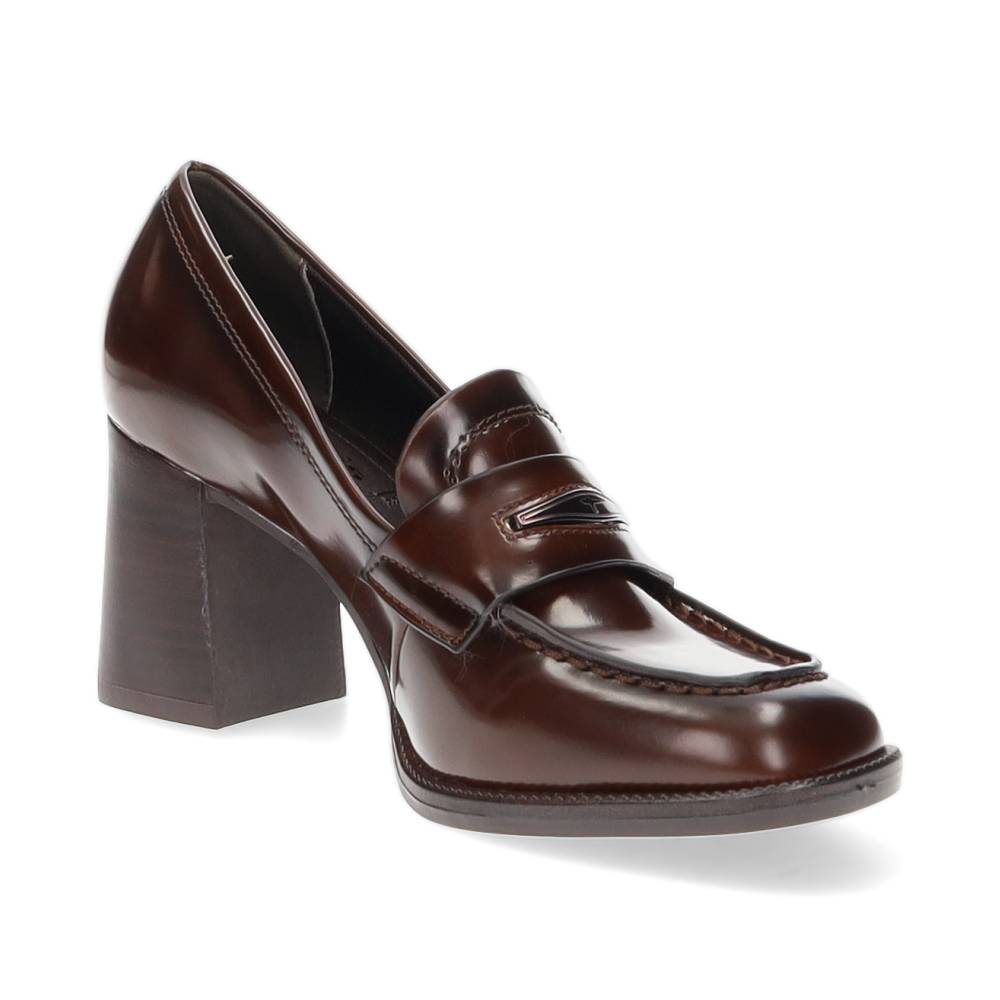 bruine mocassin op hak
