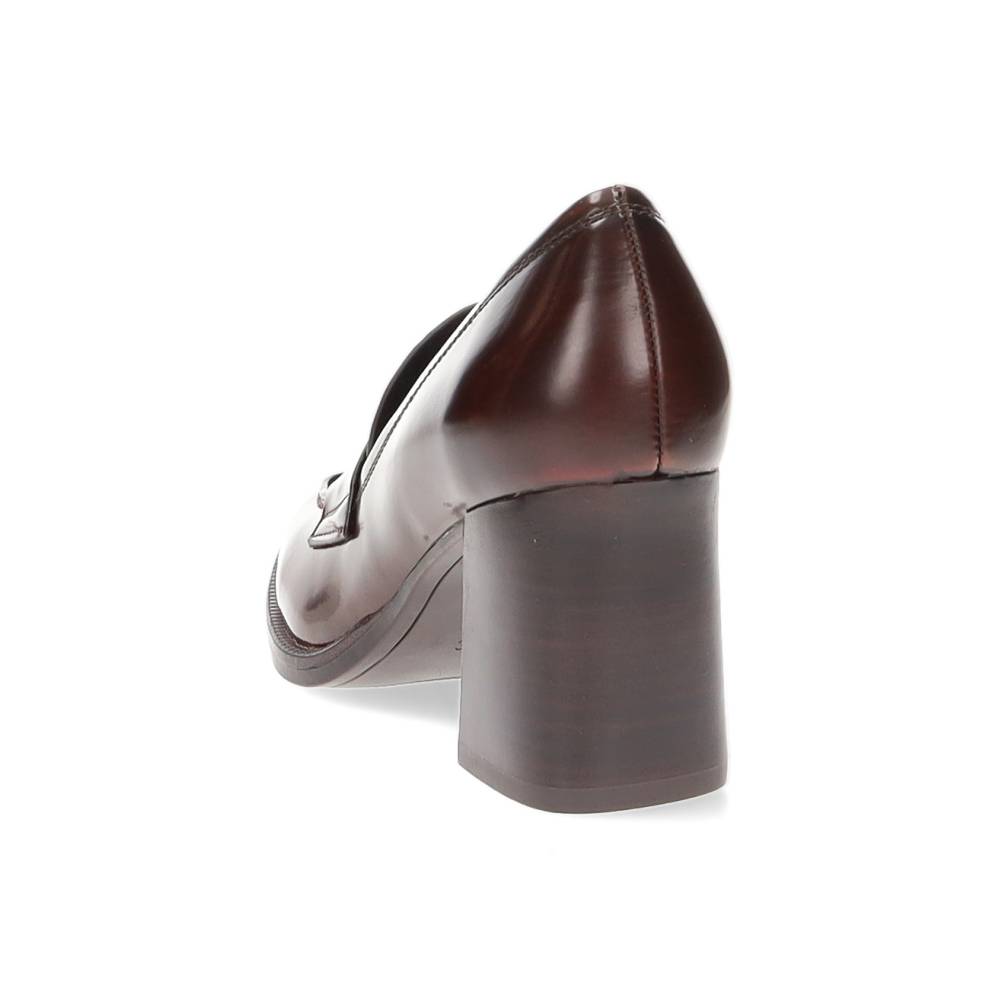 bruine mocassin op hak