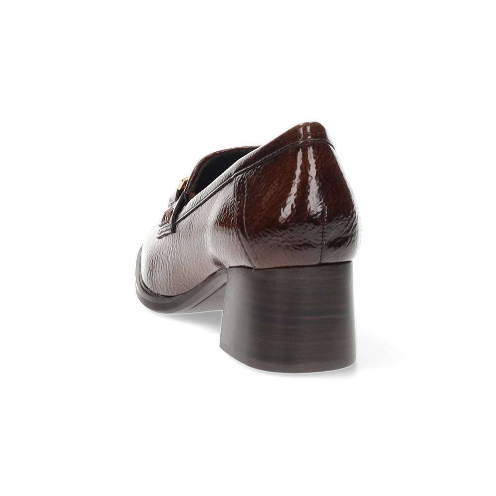 bruine mocassin op hak