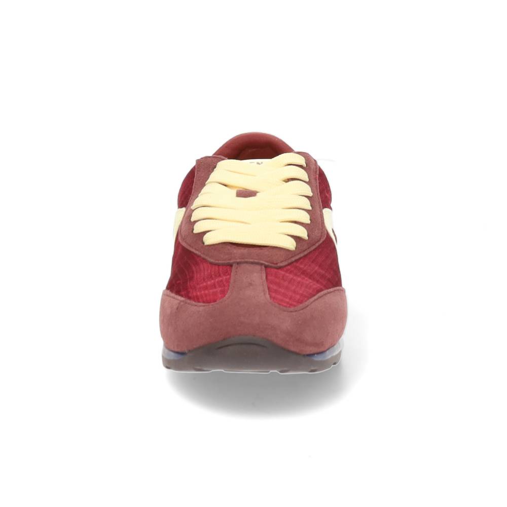 bordeaux sneaker