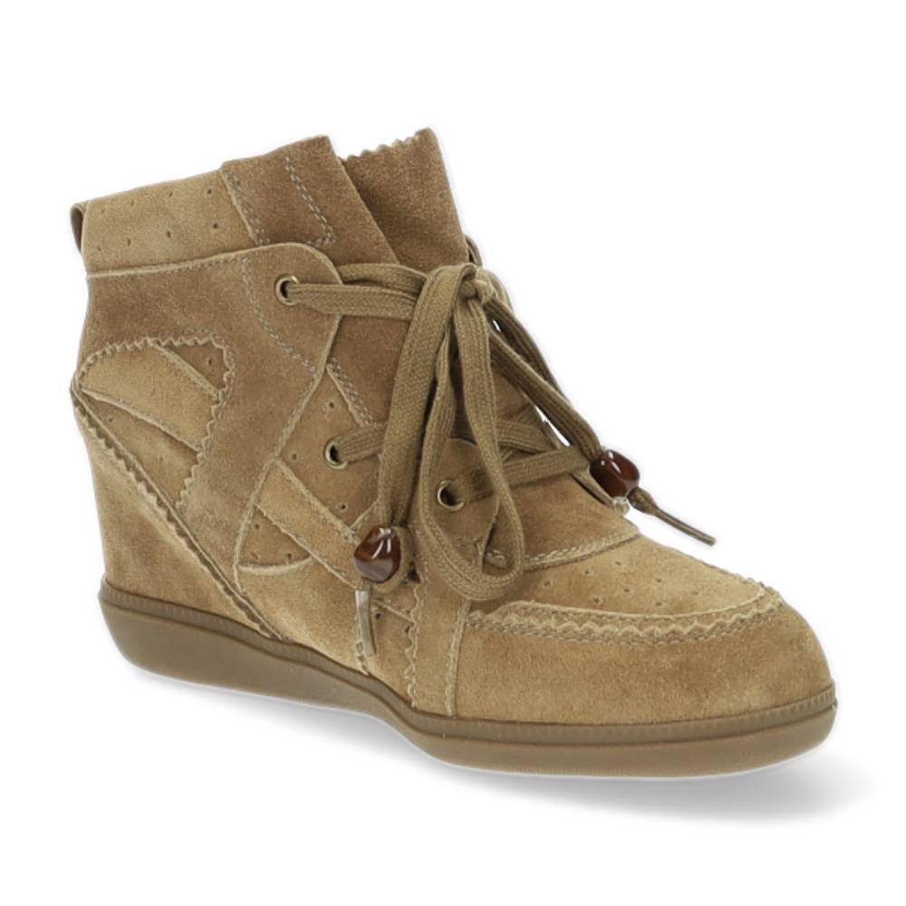 beige sneaker