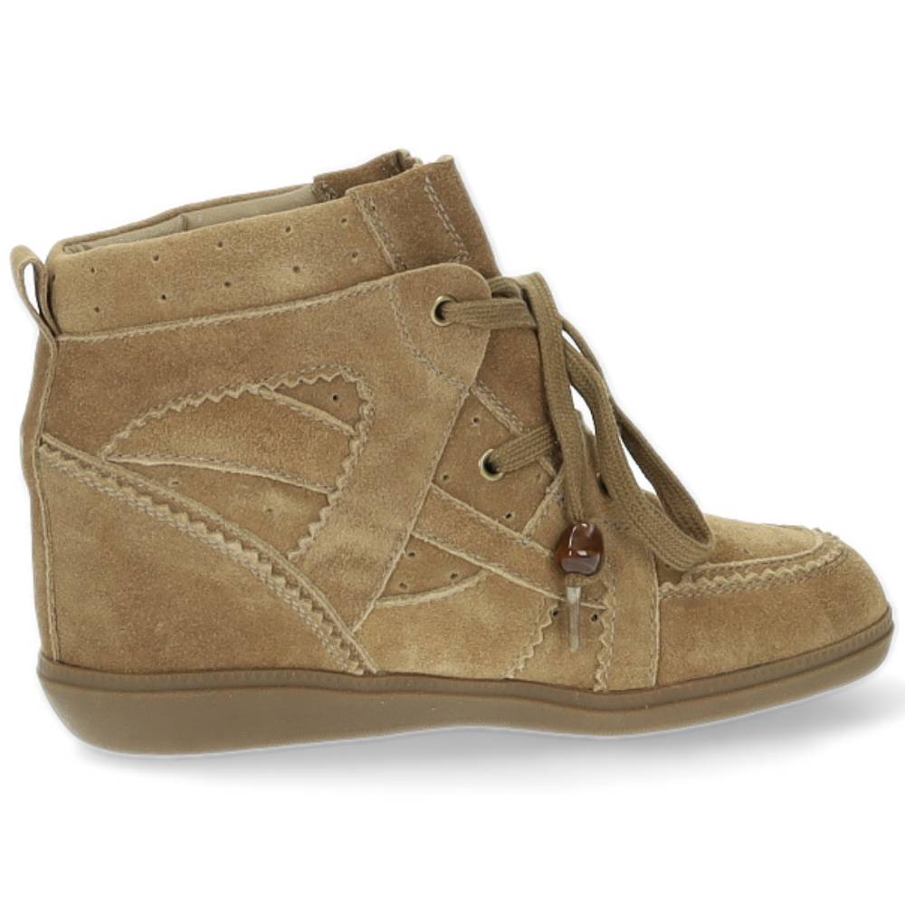 beige sneaker