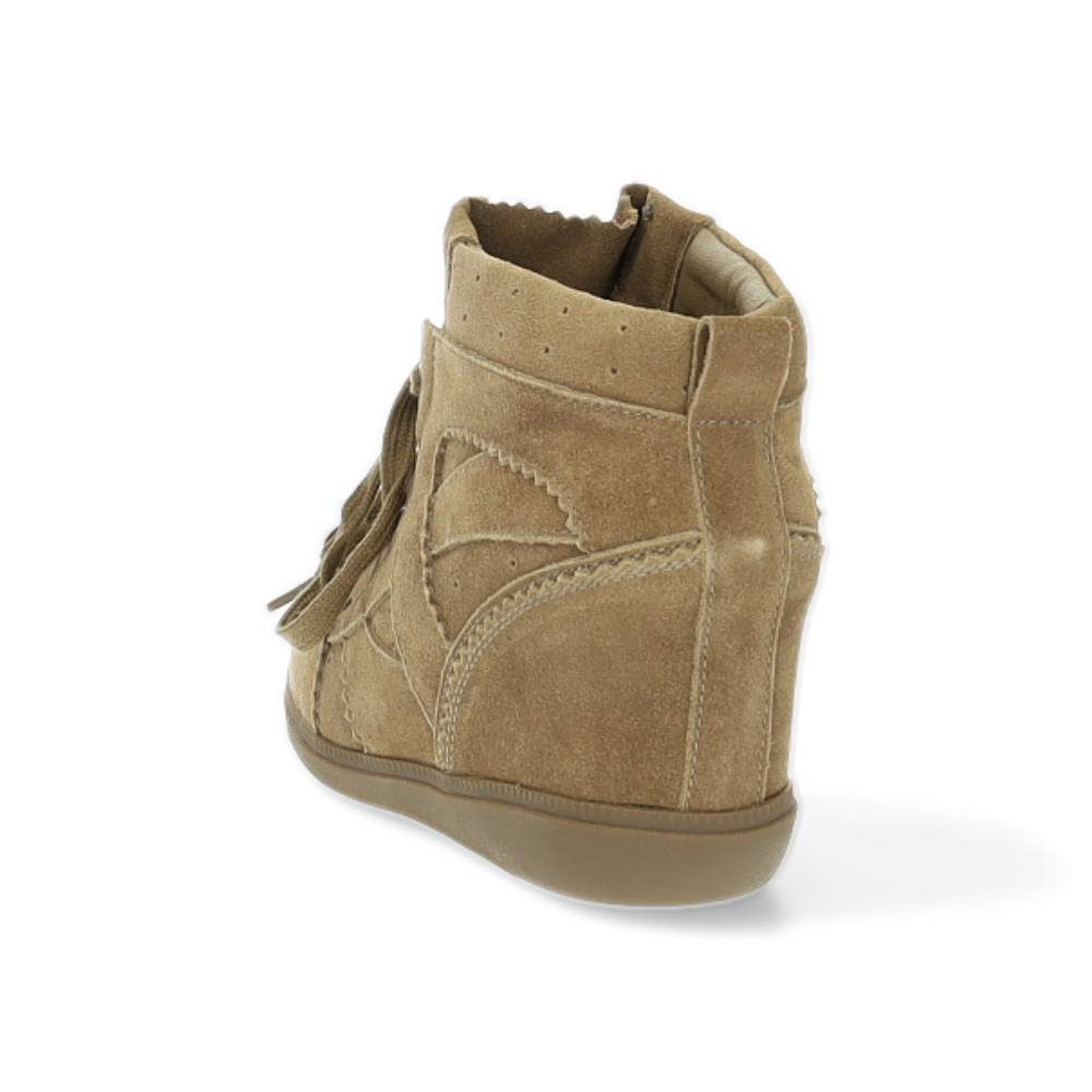 beige sneaker