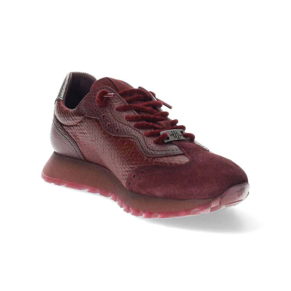 bordeaux sneaker