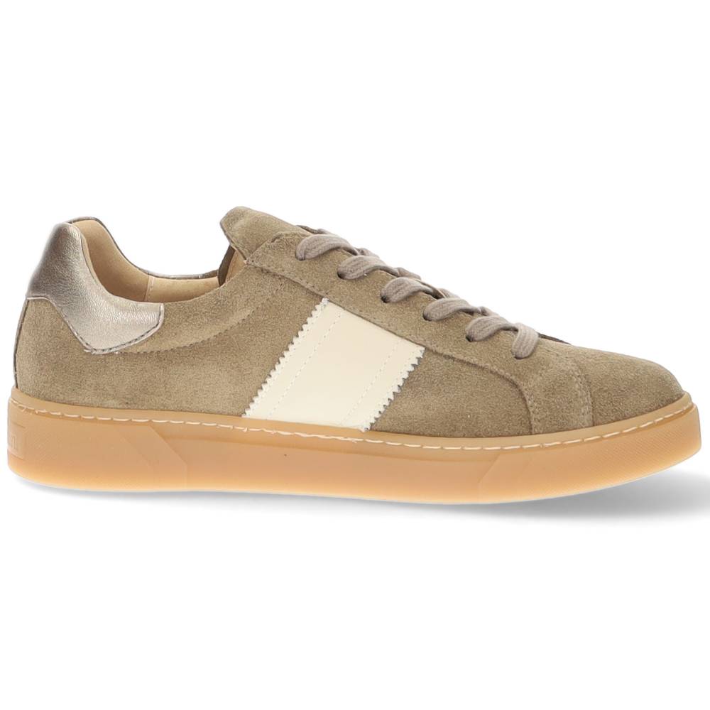 beige sneaker