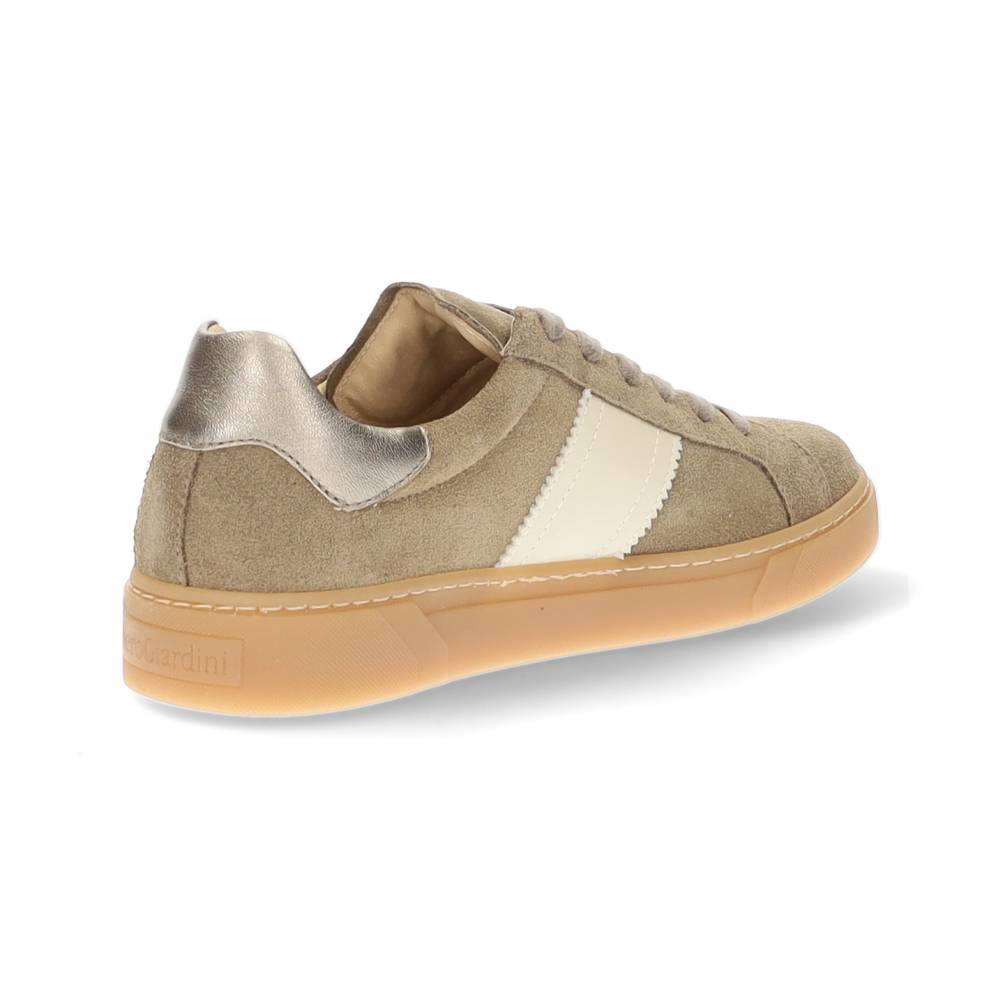 beige sneaker