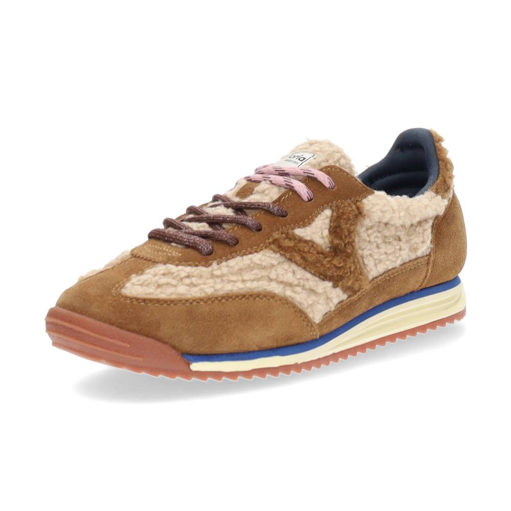 beige sneaker