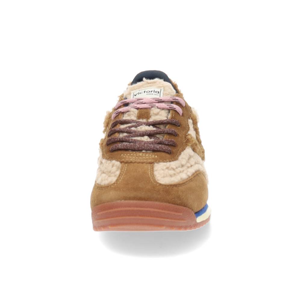 beige sneaker