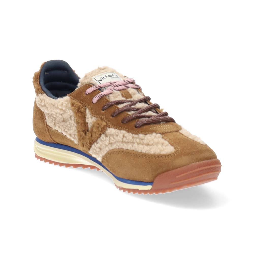 beige sneaker